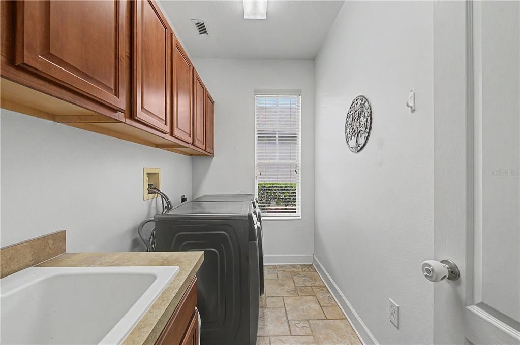 En Venta: $439,000 (4 camas, 2 baños, 2366 Pies cuadrados)
