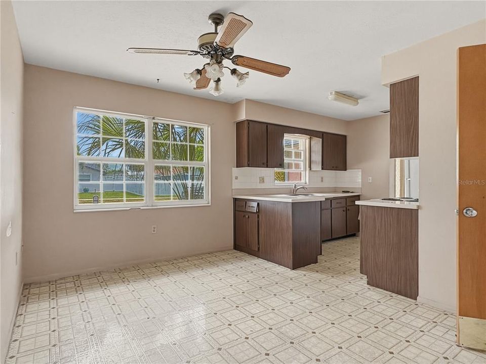 For Sale: $299,000 (3 beds, 2 baths, 1469 Square Feet)