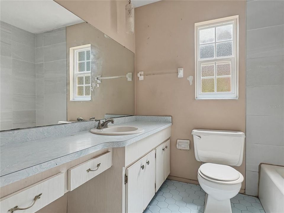 For Sale: $299,000 (3 beds, 2 baths, 1469 Square Feet)