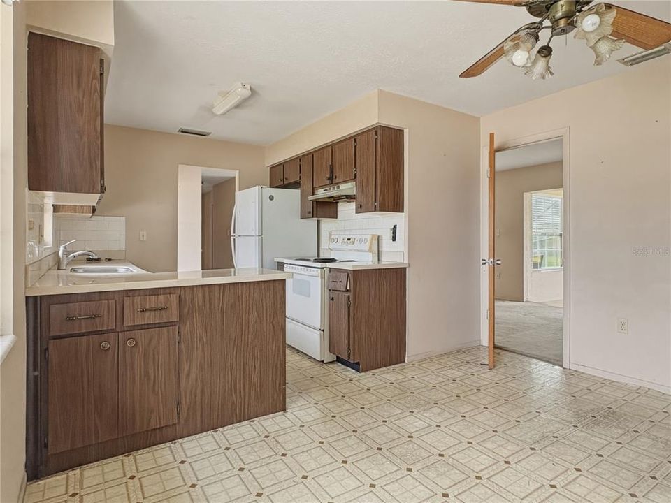 For Sale: $299,000 (3 beds, 2 baths, 1469 Square Feet)