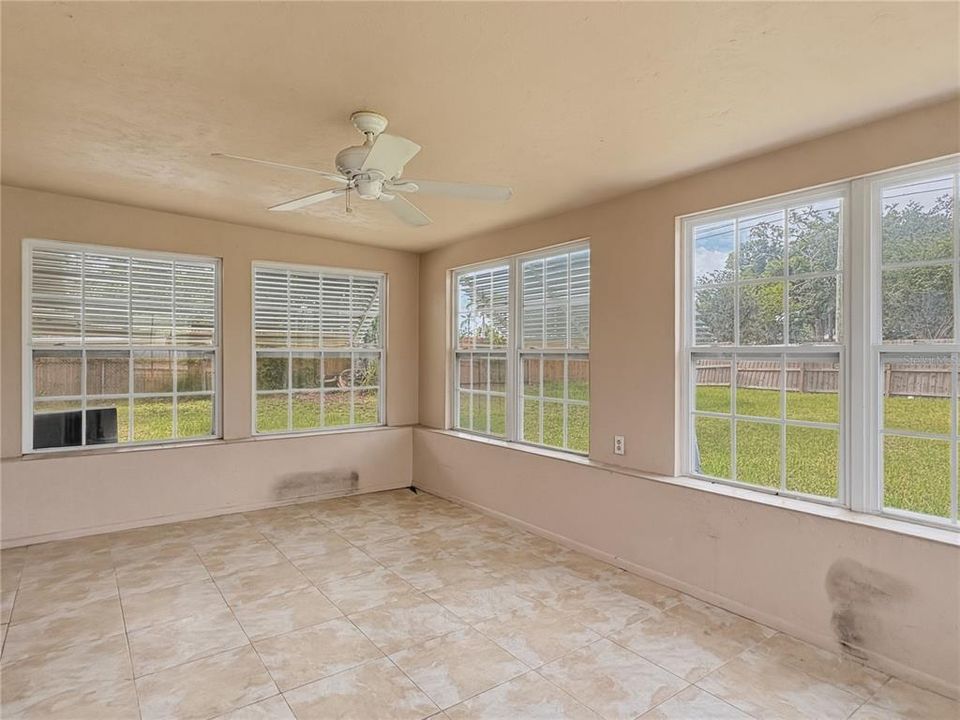 For Sale: $299,000 (3 beds, 2 baths, 1469 Square Feet)