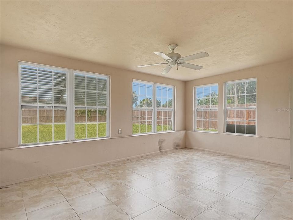 For Sale: $299,000 (3 beds, 2 baths, 1469 Square Feet)