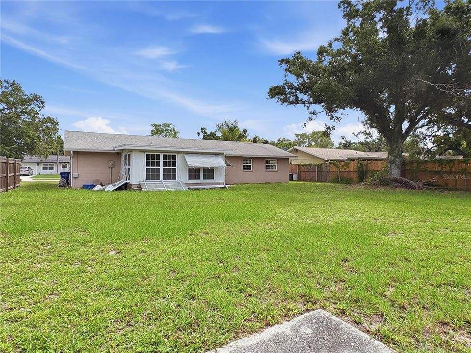 For Sale: $299,000 (3 beds, 2 baths, 1469 Square Feet)