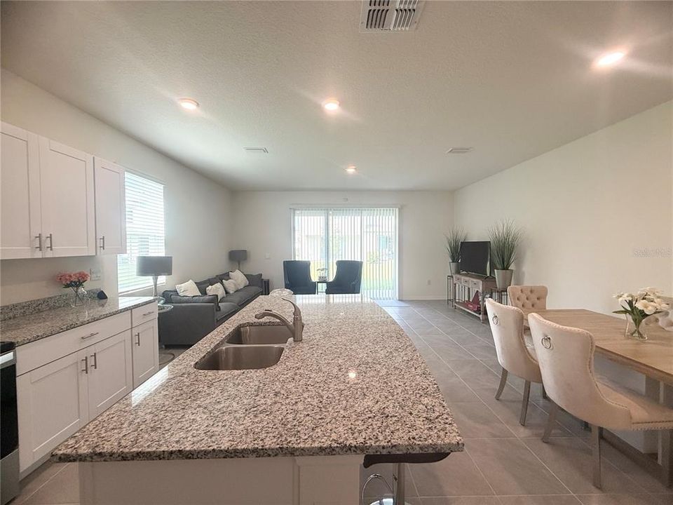 For Sale: $355,000 (3 beds, 2 baths, 1758 Square Feet)