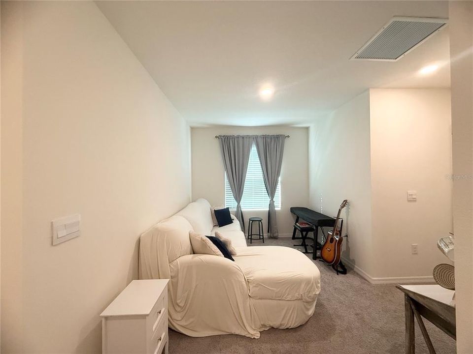 For Sale: $355,000 (3 beds, 2 baths, 1758 Square Feet)