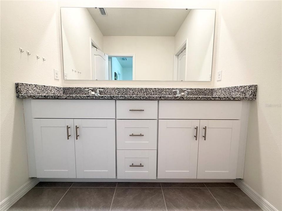 For Sale: $355,000 (3 beds, 2 baths, 1758 Square Feet)
