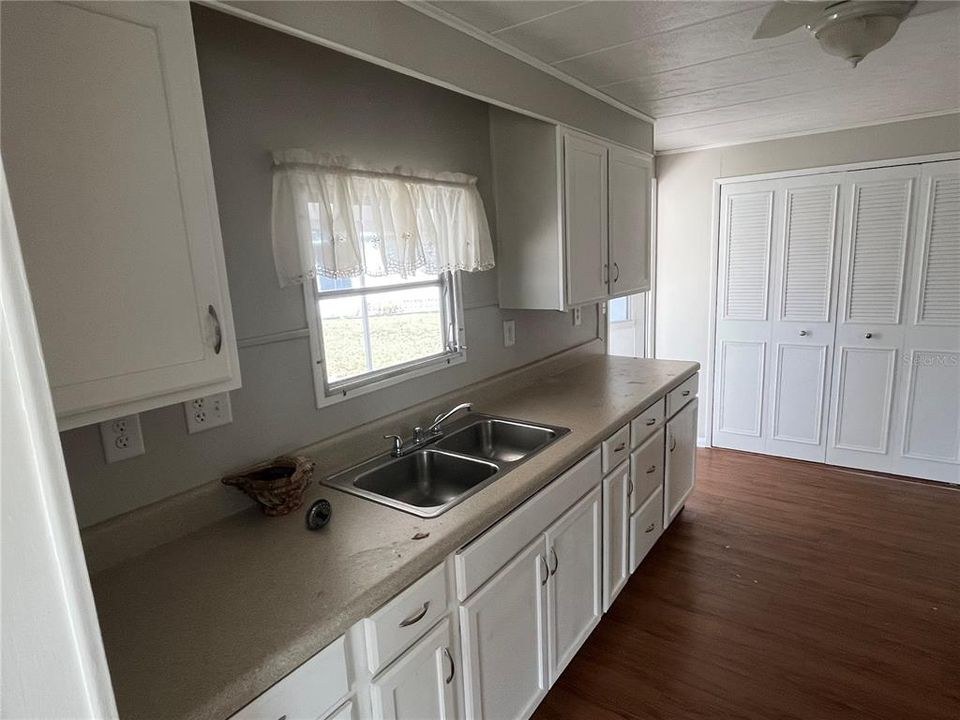 For Sale: $130,000 (2 beds, 2 baths, 1152 Square Feet)