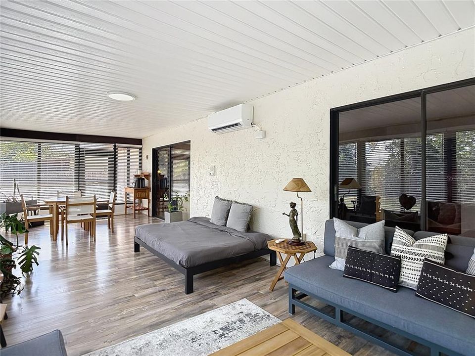 For Sale: $299,000 (2 beds, 2 baths, 1106 Square Feet)