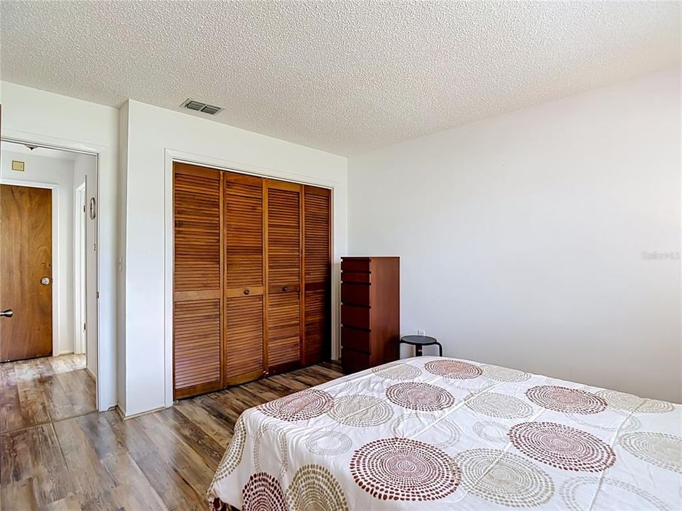 For Sale: $299,000 (2 beds, 2 baths, 1106 Square Feet)
