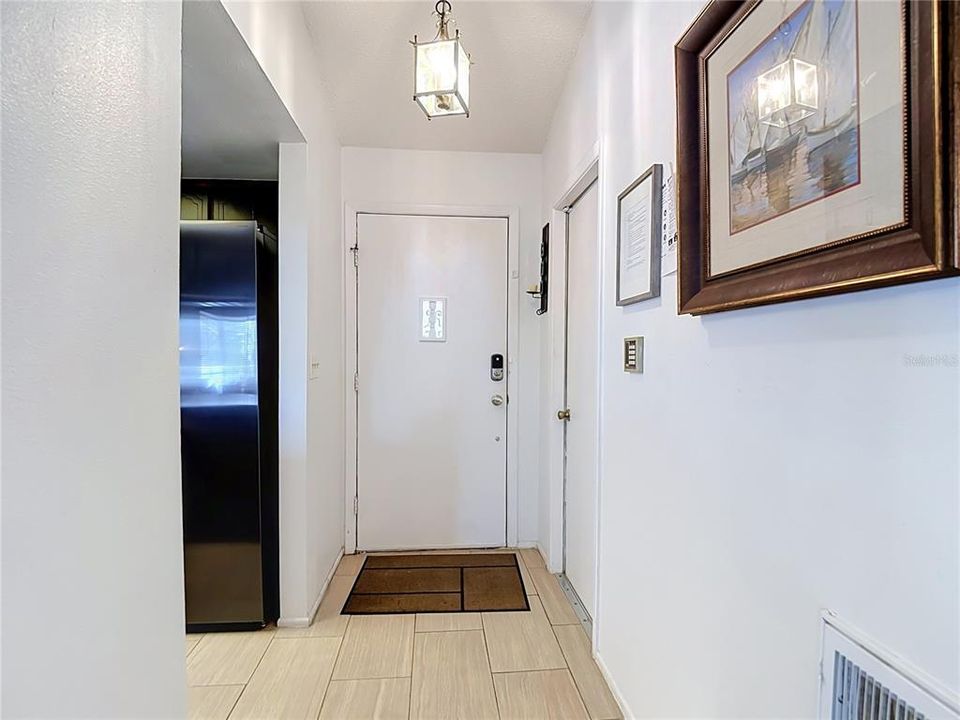 For Sale: $299,000 (2 beds, 2 baths, 1106 Square Feet)