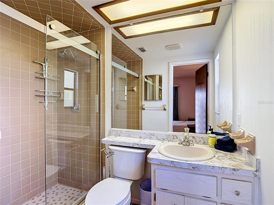 For Sale: $299,000 (2 beds, 2 baths, 1106 Square Feet)