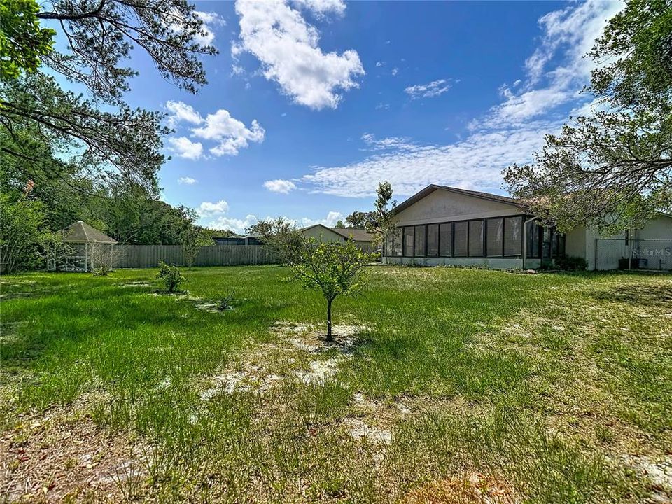 For Sale: $299,000 (2 beds, 2 baths, 1106 Square Feet)