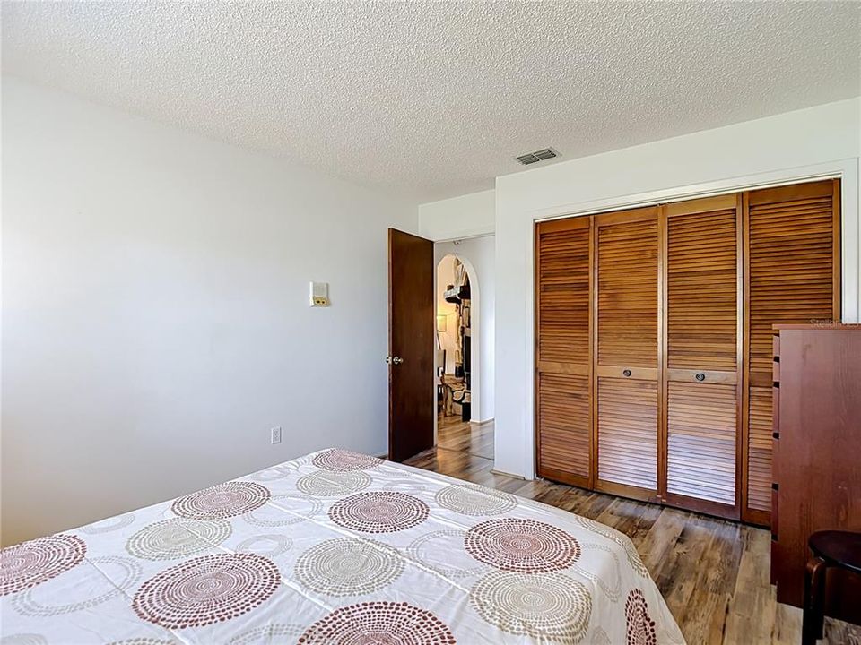 For Sale: $299,000 (2 beds, 2 baths, 1106 Square Feet)