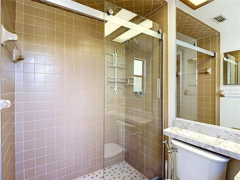 For Sale: $299,000 (2 beds, 2 baths, 1106 Square Feet)