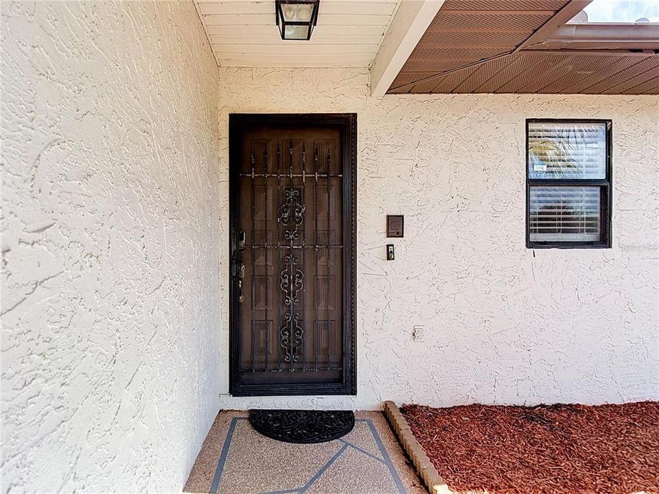 For Sale: $299,000 (2 beds, 2 baths, 1106 Square Feet)