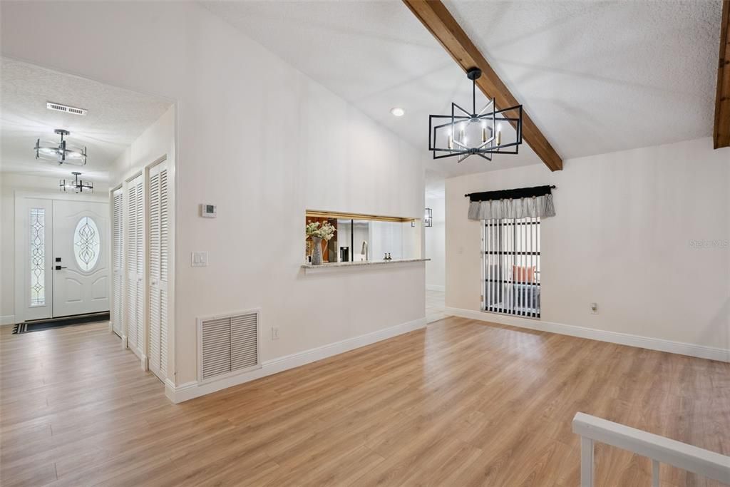 待售: $445,000 (2 贝兹, 2 浴室, 1812 平方英尺)