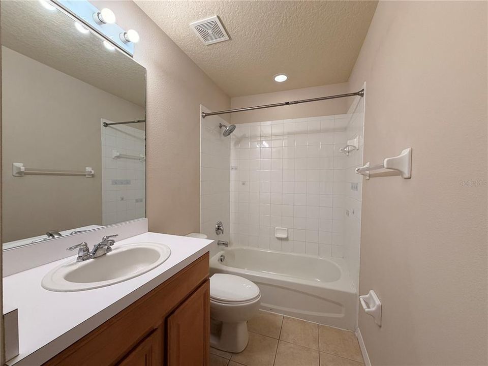 В аренду: $1,750 (2 спален, 2 ванн, 1429 Квадратных фут)