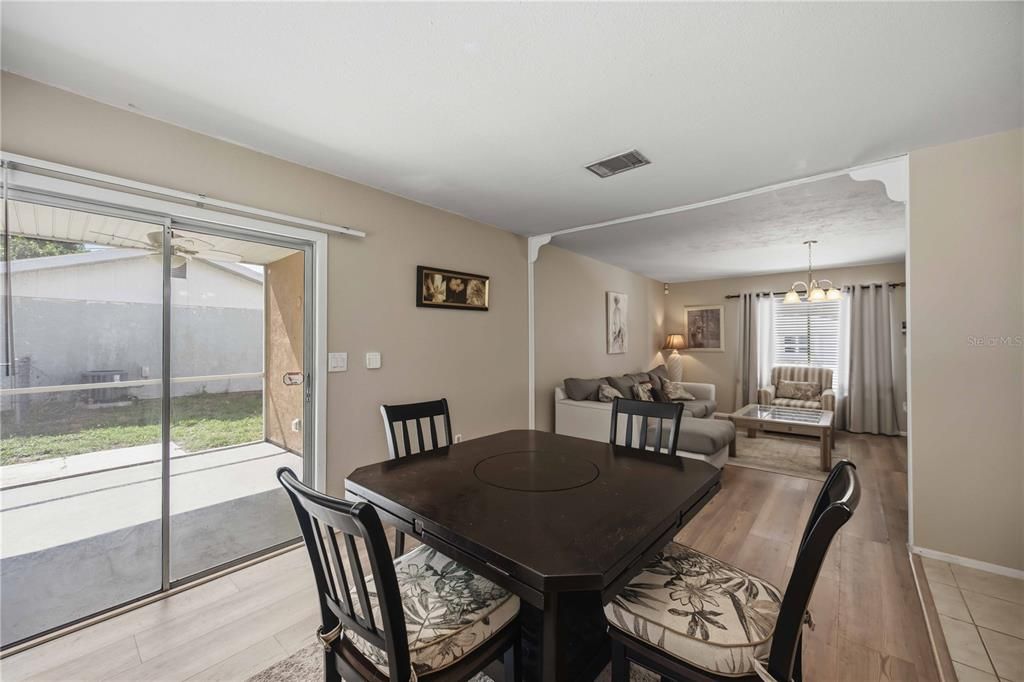 For Sale: $215,000 (3 beds, 2 baths, 1175 Square Feet)