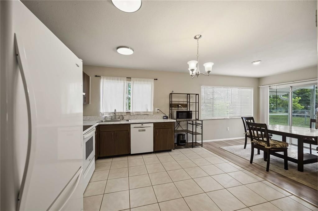 For Sale: $215,000 (3 beds, 2 baths, 1175 Square Feet)