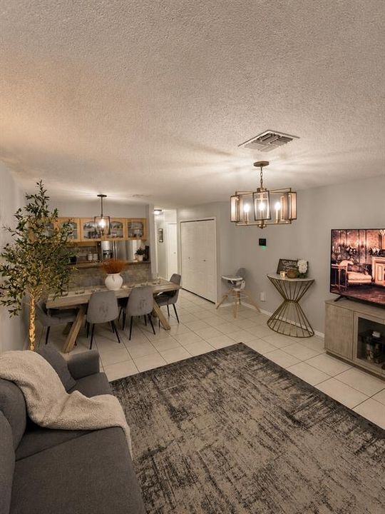 For Sale: $239,000 (3 beds, 2 baths, 1425 Square Feet)