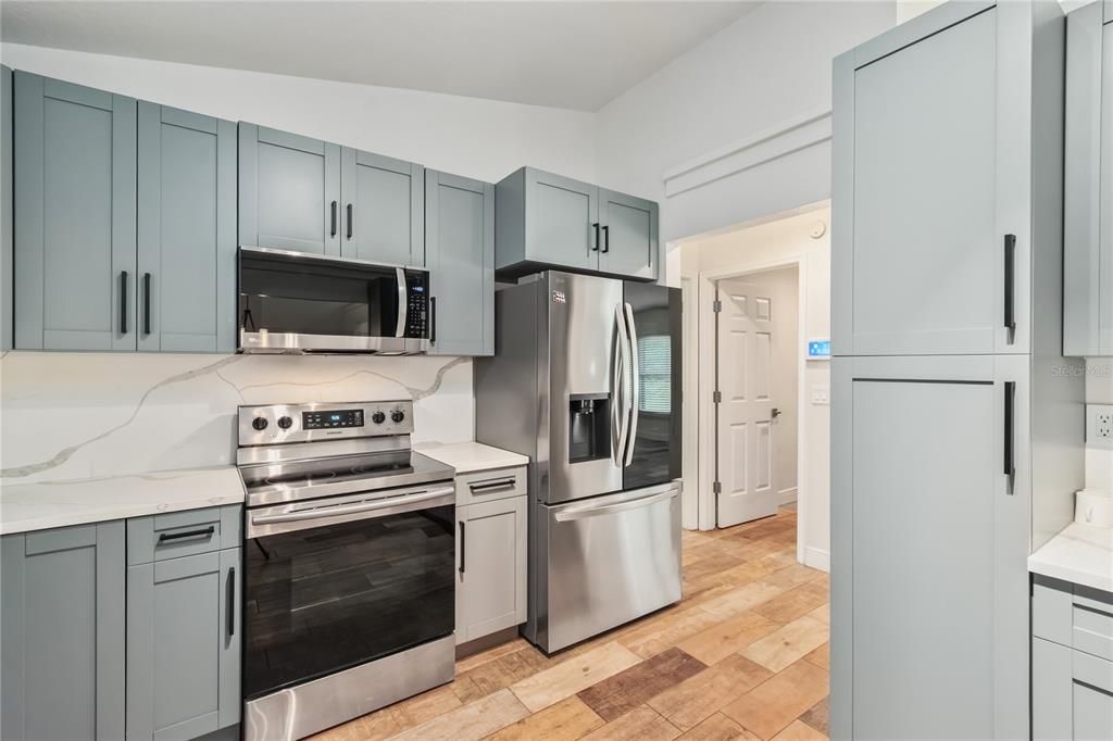 For Sale: $750,000 (3 beds, 2 baths, 1904 Square Feet)