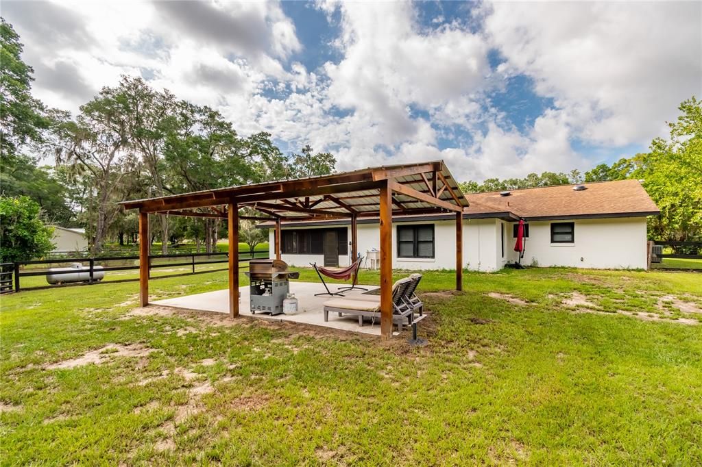 For Sale: $750,000 (3 beds, 2 baths, 1904 Square Feet)