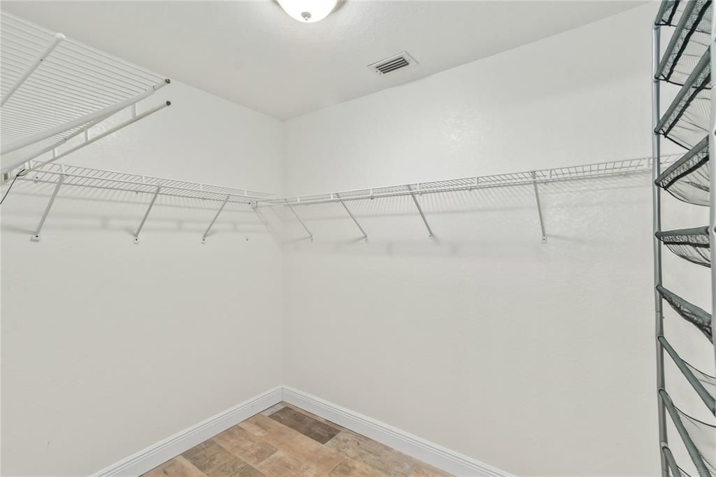 For Sale: $750,000 (3 beds, 2 baths, 1904 Square Feet)
