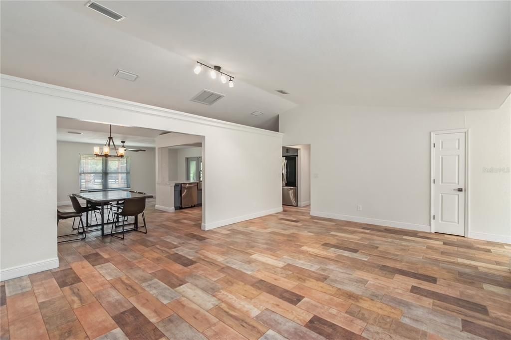For Sale: $750,000 (3 beds, 2 baths, 1904 Square Feet)