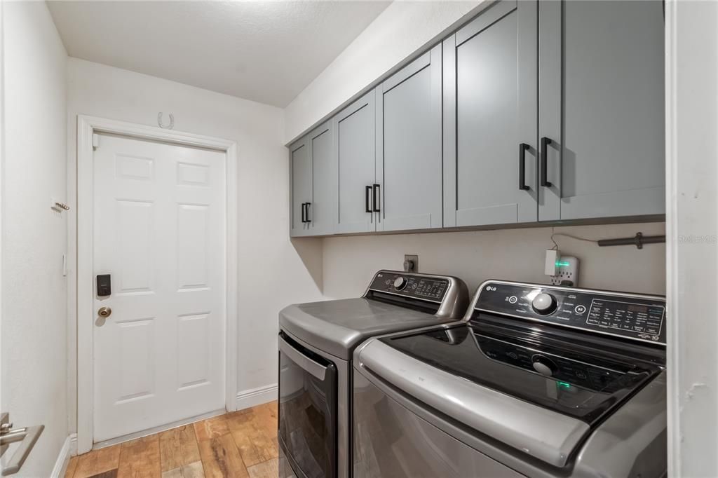 For Sale: $750,000 (3 beds, 2 baths, 1904 Square Feet)