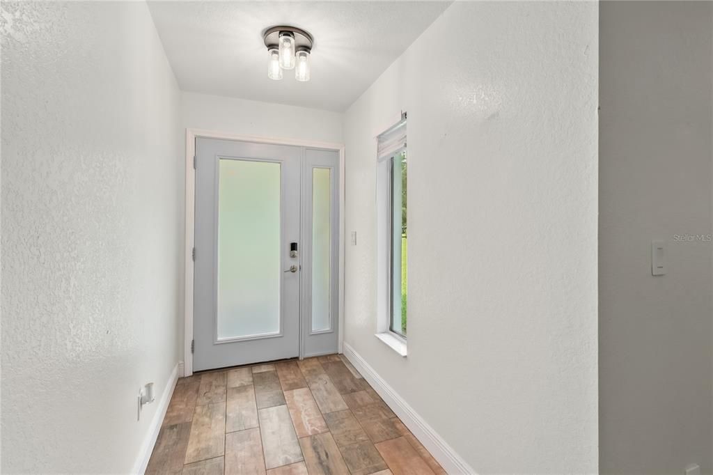 For Sale: $750,000 (3 beds, 2 baths, 1904 Square Feet)