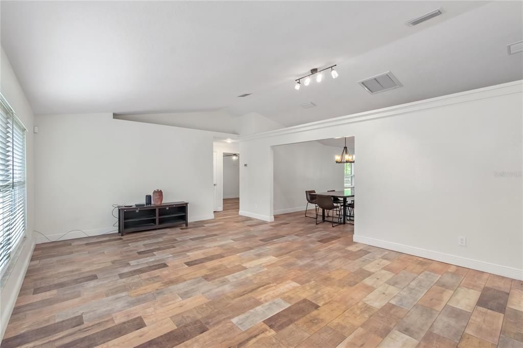 For Sale: $750,000 (3 beds, 2 baths, 1904 Square Feet)