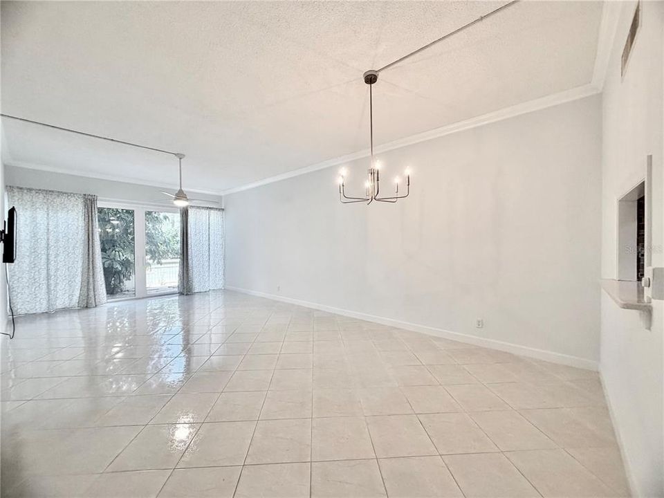 На продажу: $279,900 (2 спален, 2 ванн, 1300 Квадратных фут)
