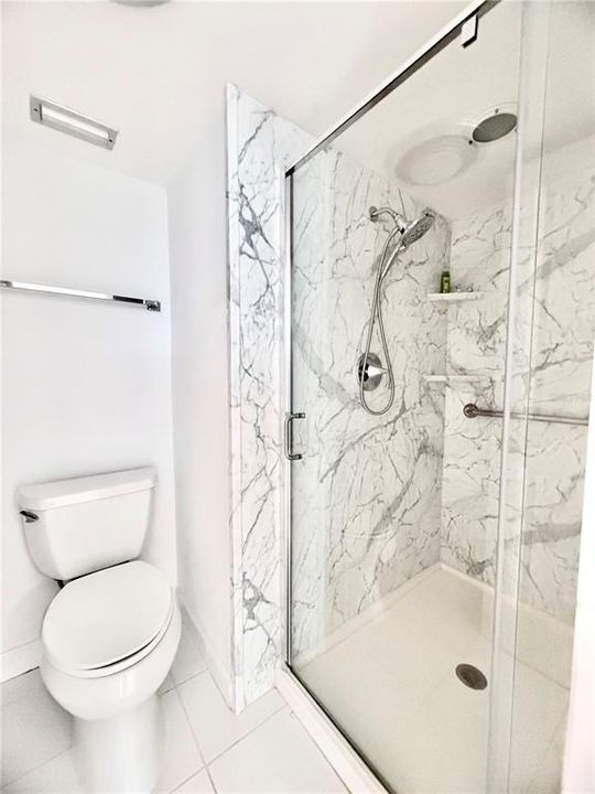На продажу: $279,900 (2 спален, 2 ванн, 1300 Квадратных фут)