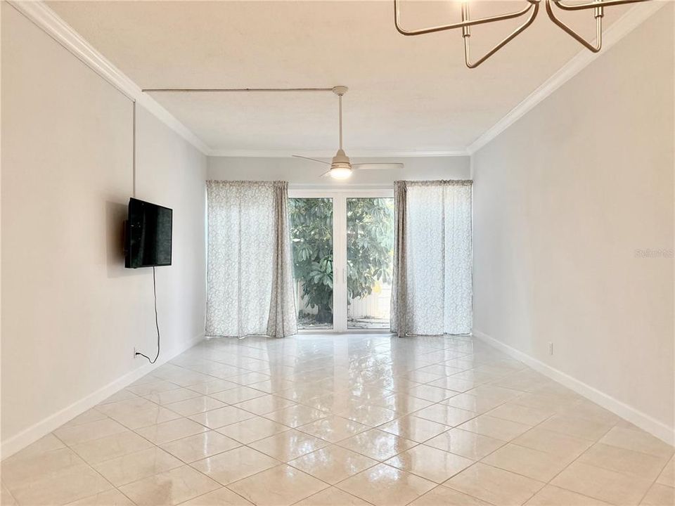 На продажу: $279,900 (2 спален, 2 ванн, 1300 Квадратных фут)