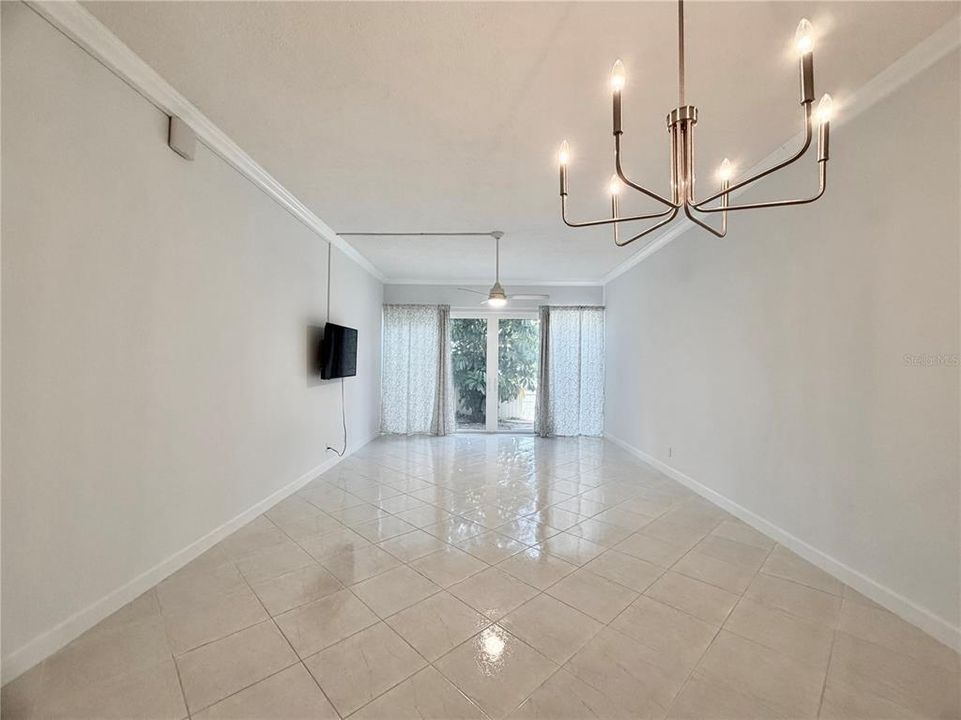 На продажу: $279,900 (2 спален, 2 ванн, 1300 Квадратных фут)