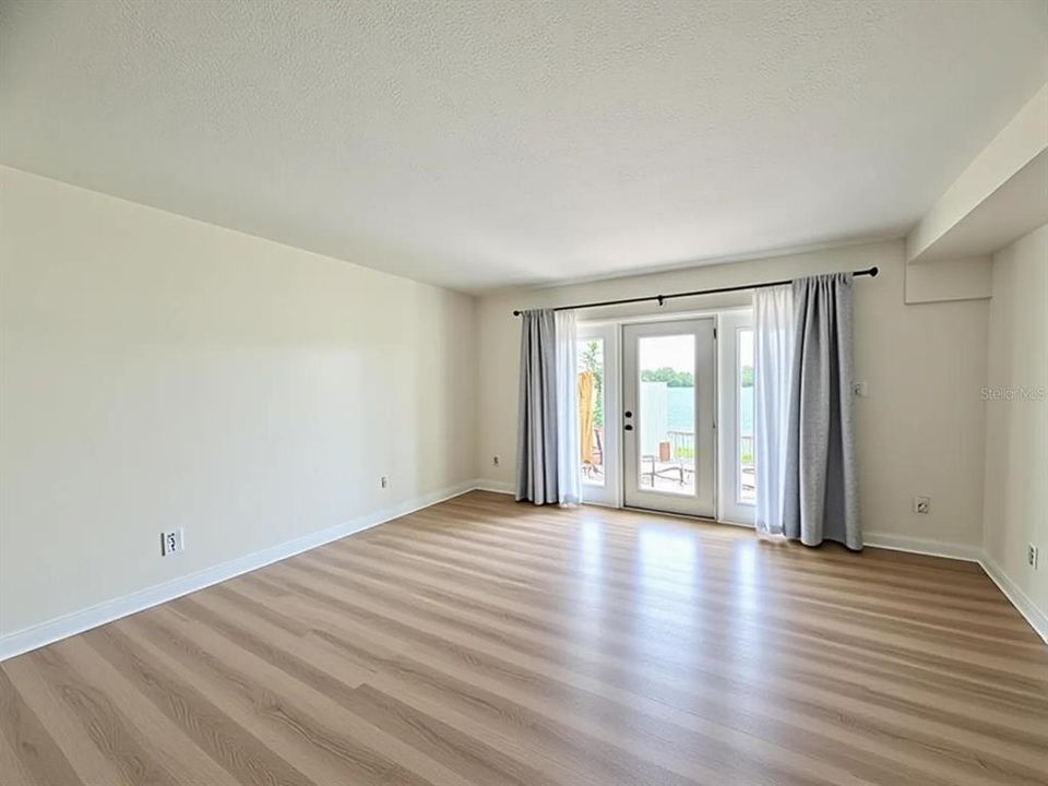 На продажу: $390,000 (2 спален, 1 ванн, 1053 Квадратных фут)