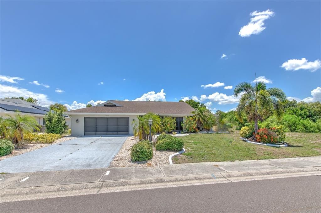For Sale: $399,900 (3 beds, 2 baths, 2606 Square Feet)
