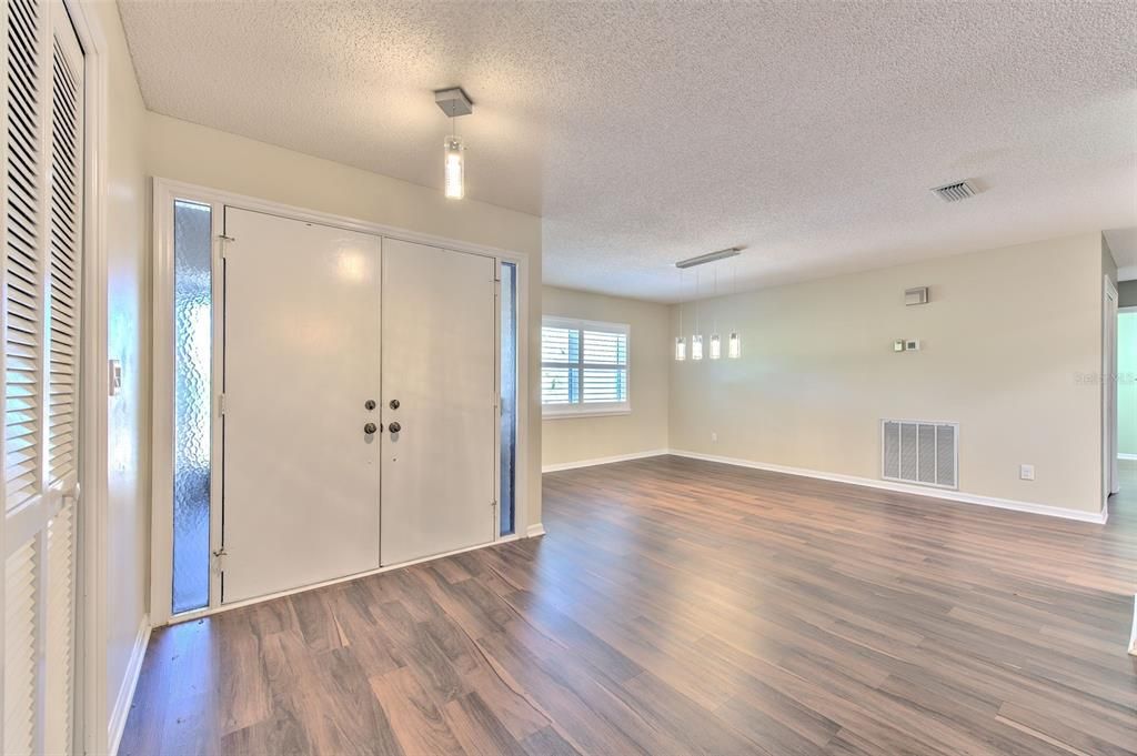For Sale: $399,900 (3 beds, 2 baths, 2606 Square Feet)