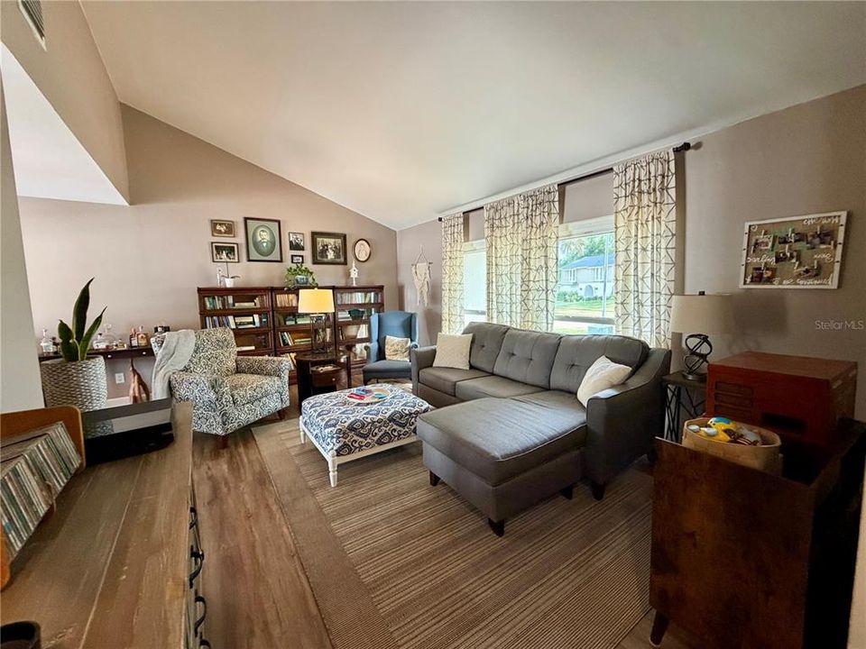 En Venta: $564,750 (4 camas, 2 baños, 2259 Pies cuadrados)