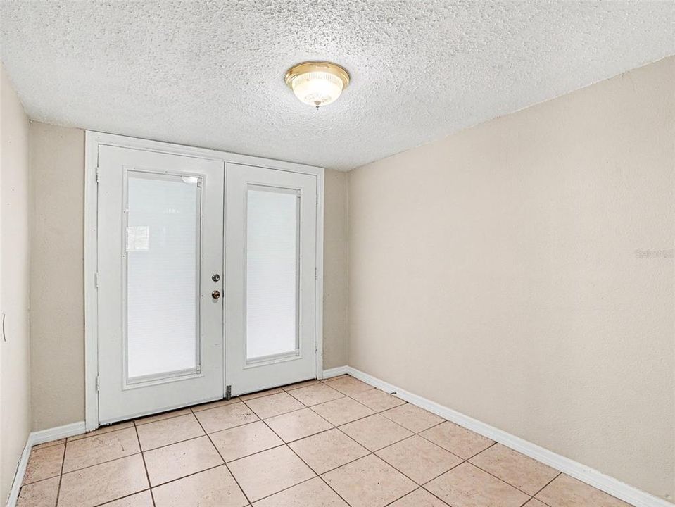 На продажу: $219,900 (3 спален, 2 ванн, 1055 Квадратных фут)