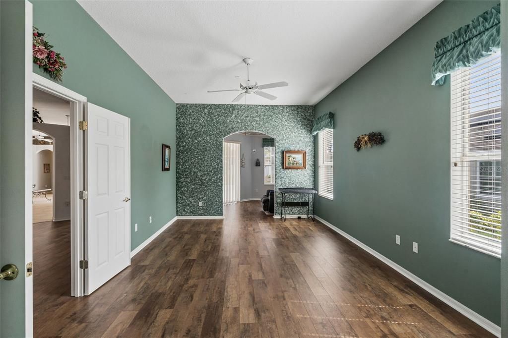 For Sale: $459,000 (4 beds, 3 baths, 2367 Square Feet)