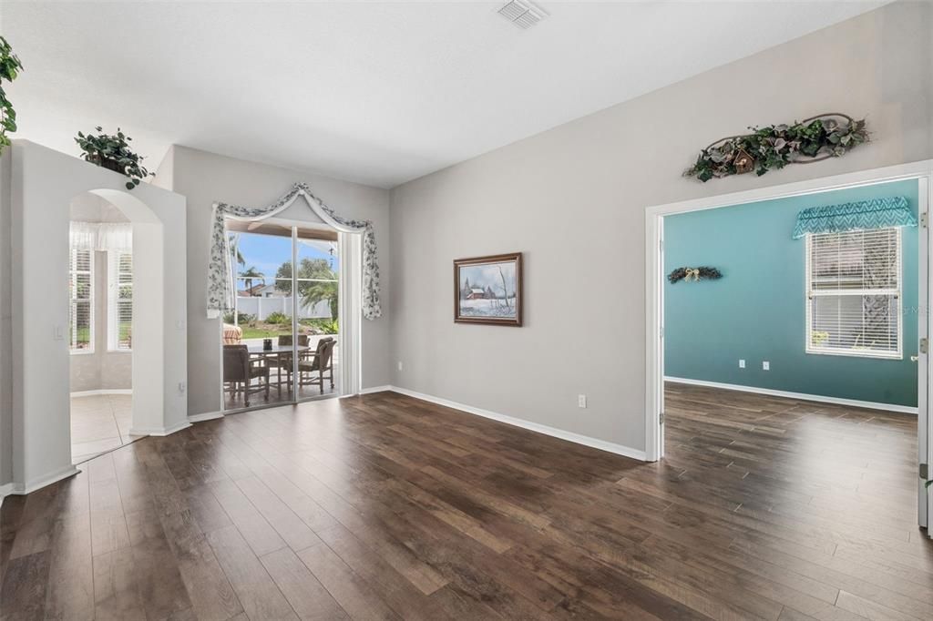 For Sale: $459,000 (4 beds, 3 baths, 2367 Square Feet)