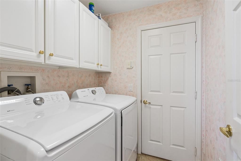 For Sale: $459,000 (4 beds, 3 baths, 2367 Square Feet)