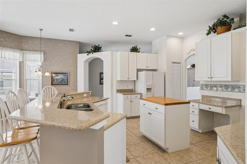 For Sale: $459,000 (4 beds, 3 baths, 2367 Square Feet)