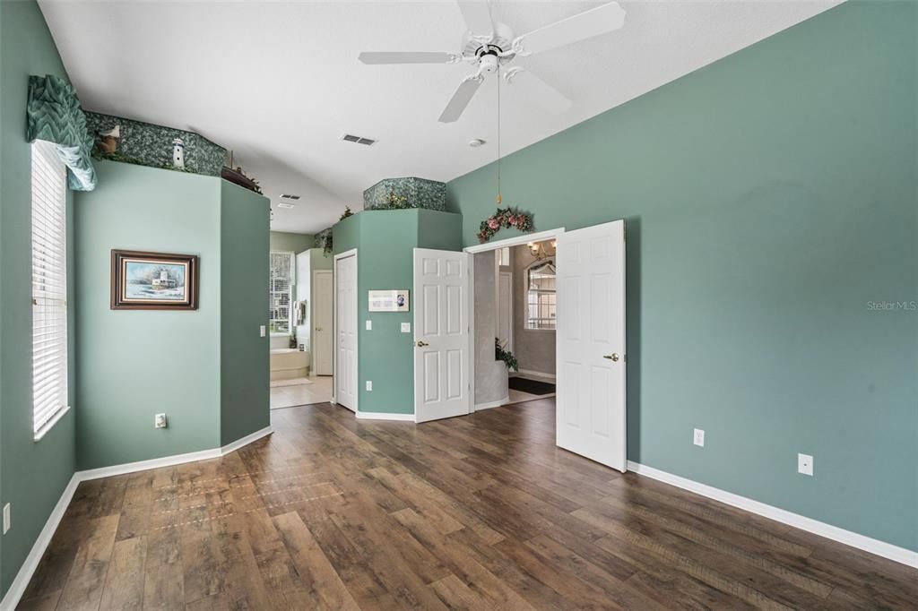 For Sale: $459,000 (4 beds, 3 baths, 2367 Square Feet)