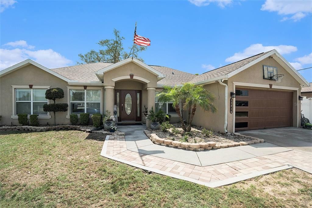 For Sale: $299,000 (3 beds, 2 baths, 1955 Square Feet)