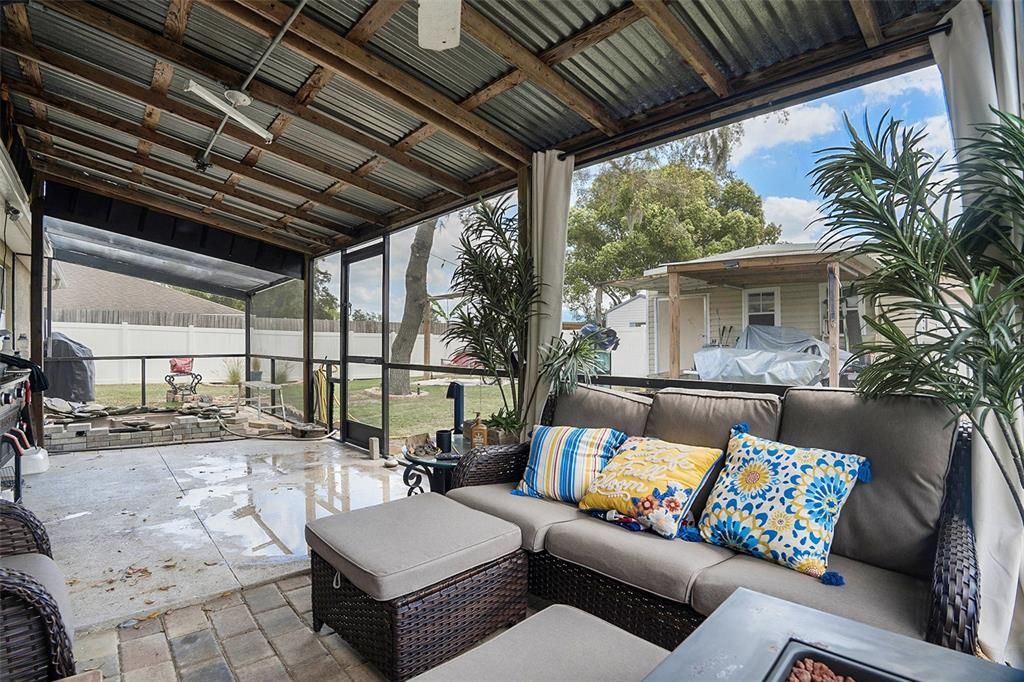 For Sale: $299,000 (3 beds, 2 baths, 1955 Square Feet)