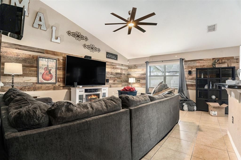 For Sale: $299,000 (3 beds, 2 baths, 1955 Square Feet)