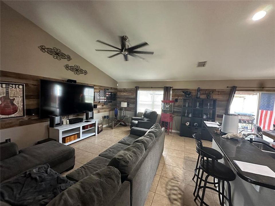 For Sale: $299,000 (3 beds, 2 baths, 1955 Square Feet)