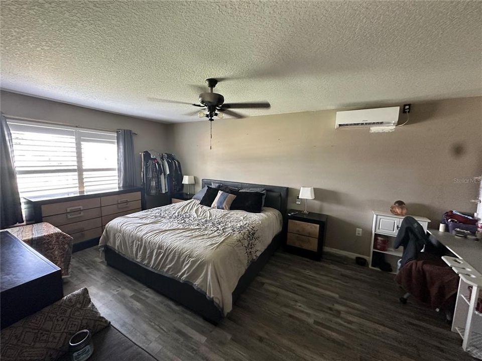 For Sale: $299,000 (3 beds, 2 baths, 1955 Square Feet)